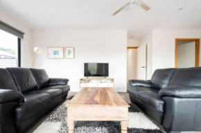 CBD apartment by the Hospital. WiFi and Parking, Launceston